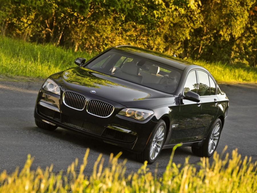  BMW 740i 2010 года  (US) (фото 1 из 5)
